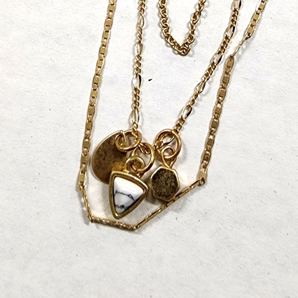 🔥NWT🔥30pc Gold Toned Necklace Bundle - Picture 14 of 15